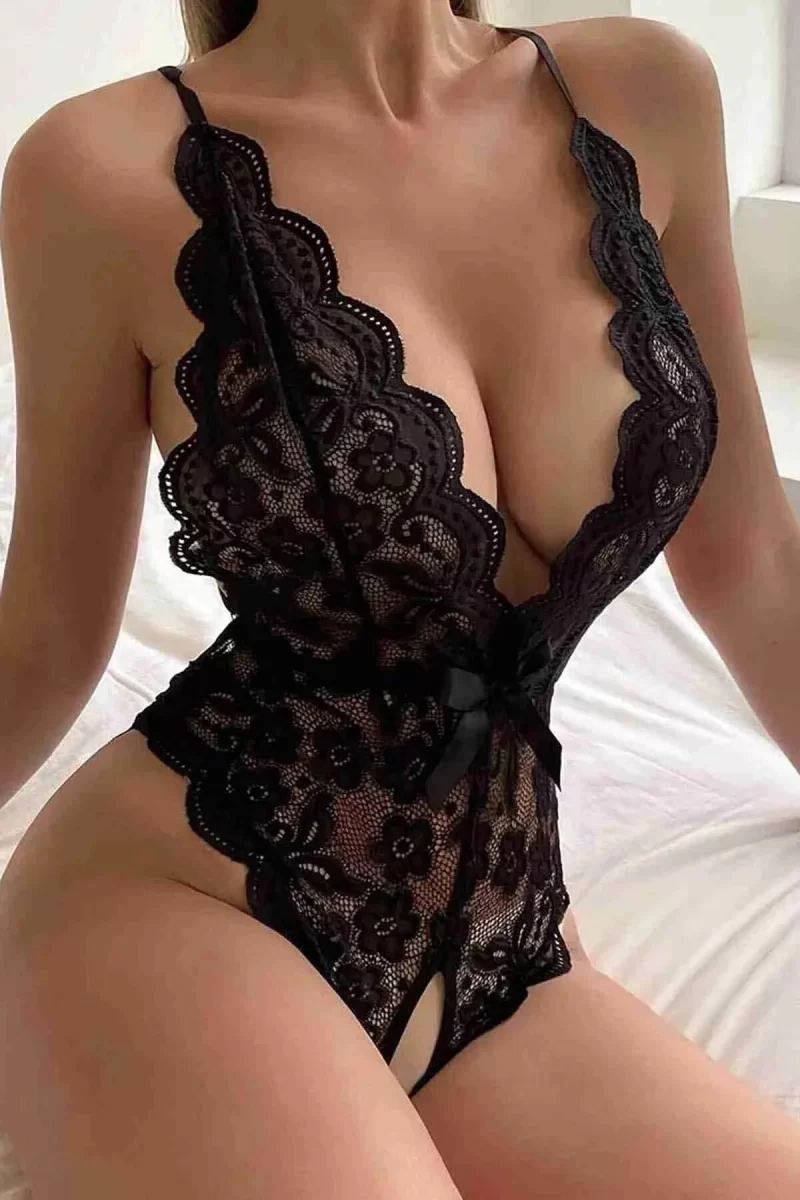 Siyah Özel Bölgesi Açık Fiyonklu Dantel Fantezi Body