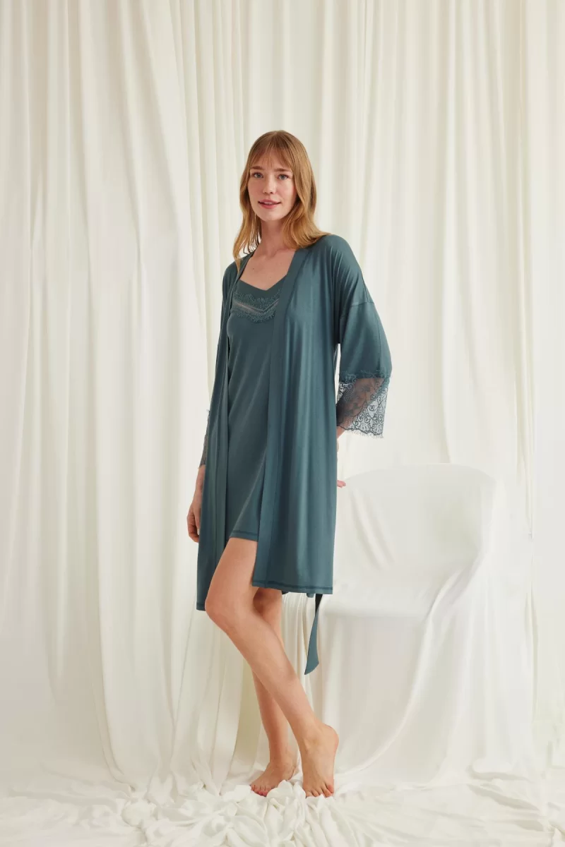 Dekolteli Yakası Ve Kolu Dantelli Sabahlık Takımı