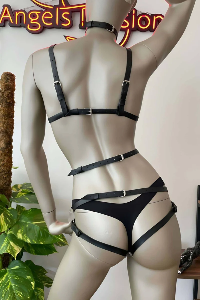 Kalp Detaylı Siyah Deri Jartiyer Harness Sütyen Takım