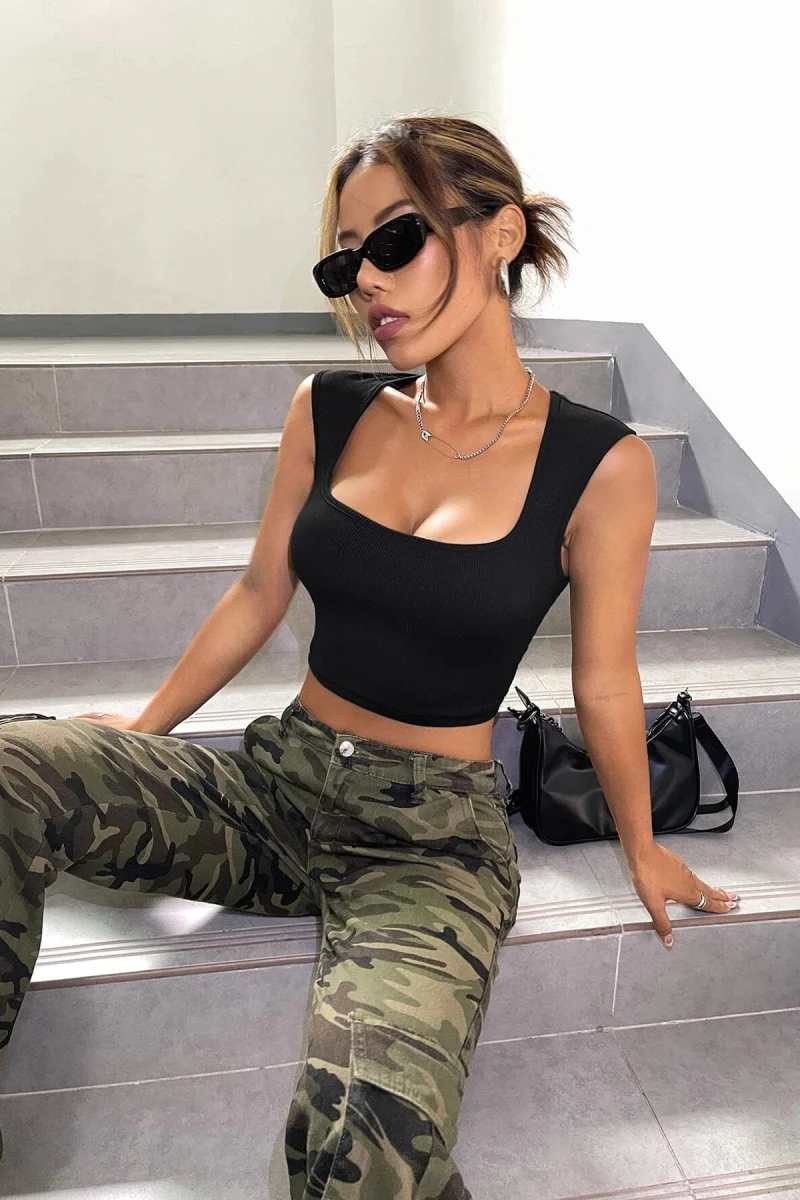 Kadın Siyah Kare Yaka Kalınlaşan Omuz Detaylı Crop Top Bluz