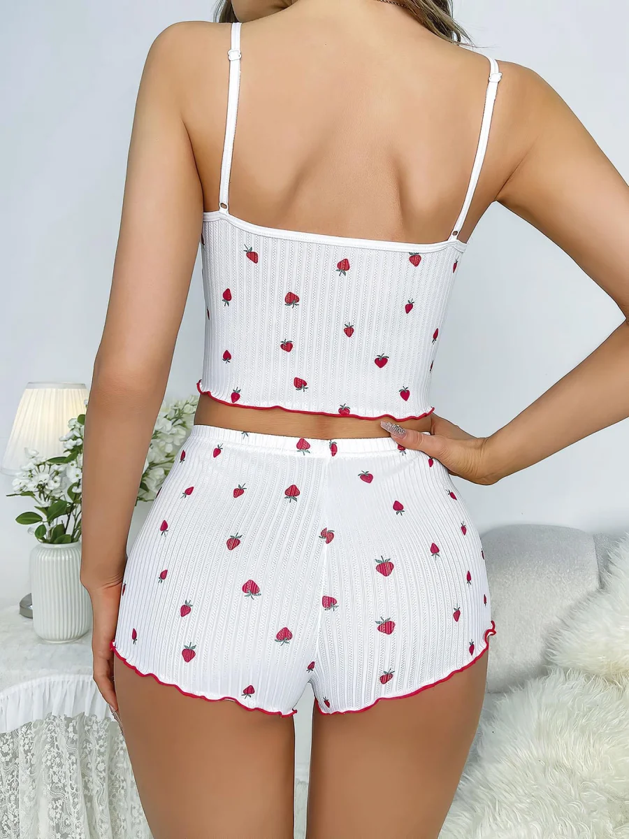 Beyaz Üstüne Çilek Desenli Askılı Şortlu Pijama Takımı