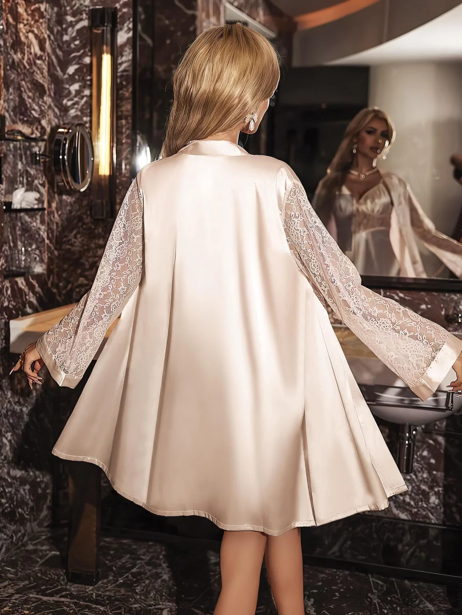 Özel Tasarım Şık Dantel İşlemeli Sabahlıklı 2'li Pudra Saten Gecelik Takımı