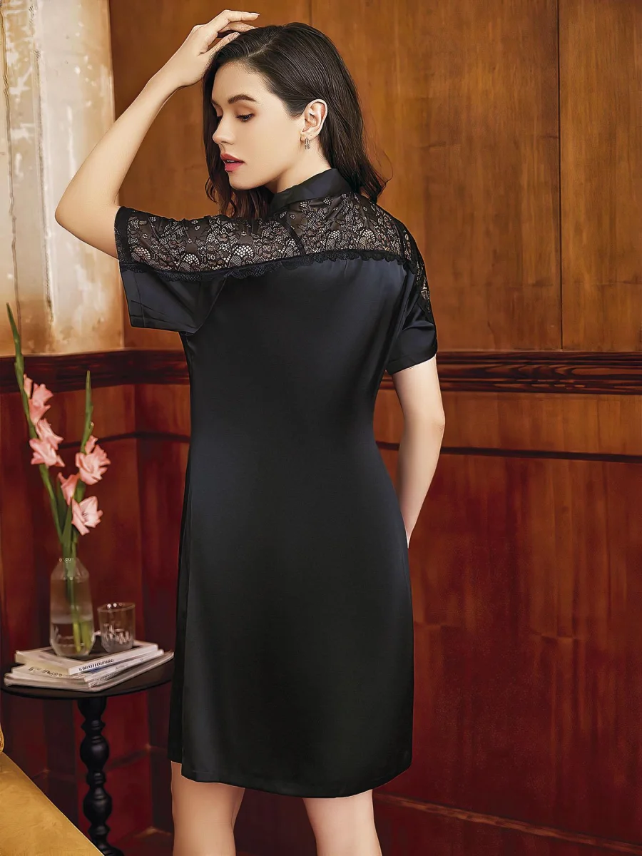 Özel Tasarım Dantel İşlemeli Şık Göğüs Dekolteli Yırtmaçlı Sabahlıklı 2'li Siyah Saten Gecelik Takımı