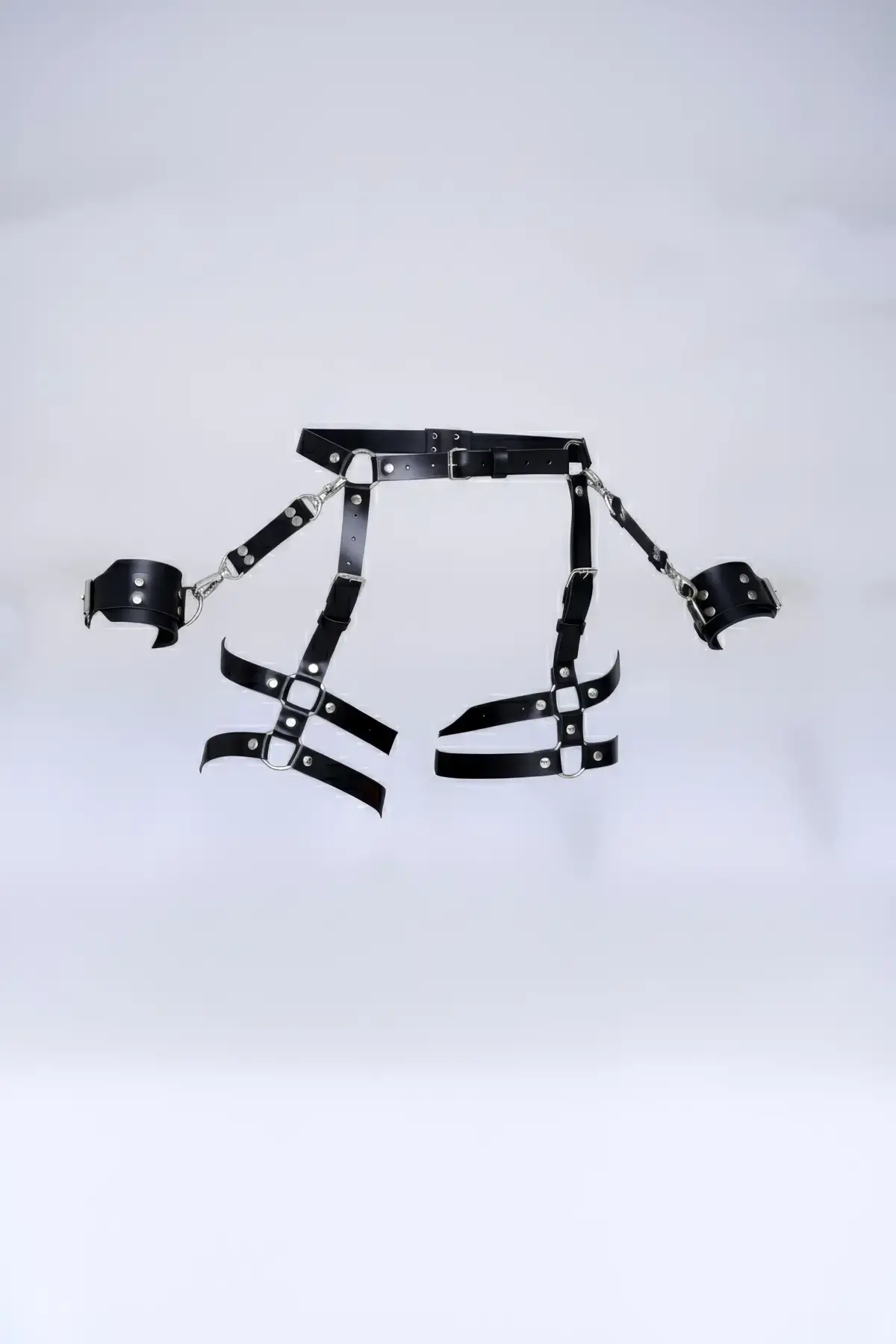 Siyah Tanga - Külot Çoklu Kemerli Metal Detaylı Bilek Kelepçeli Jartiyer - Brf1022