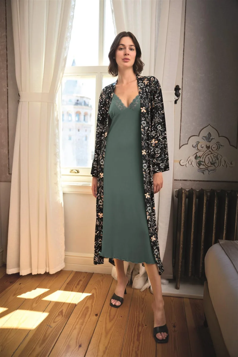 Çiçek Ve Yaprak Desenli Dantelli Ve Dekolteli Sabahlık Takımı