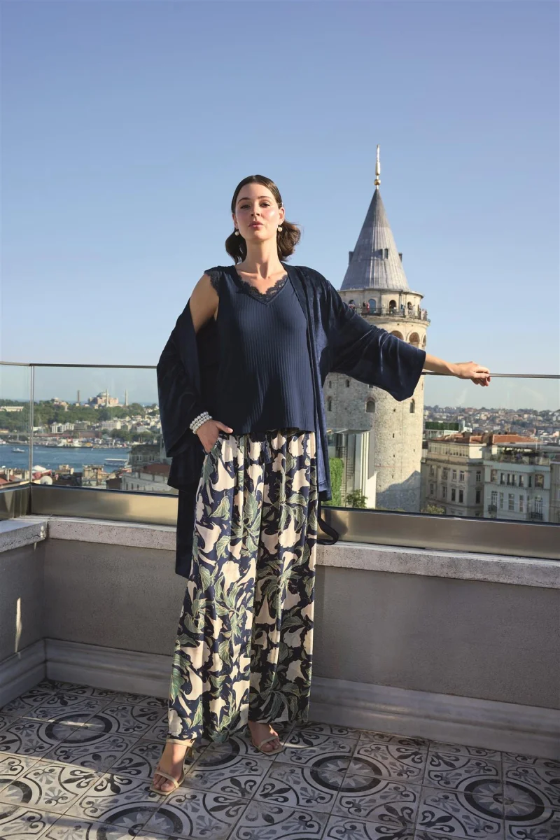 Yaprak Desenli Ve Dantelli 3'lü Pijama Takımı