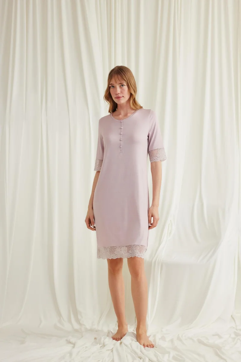 Dantel Detaylı Kısa Kollu Ve Önü Düğmeli Gecelik