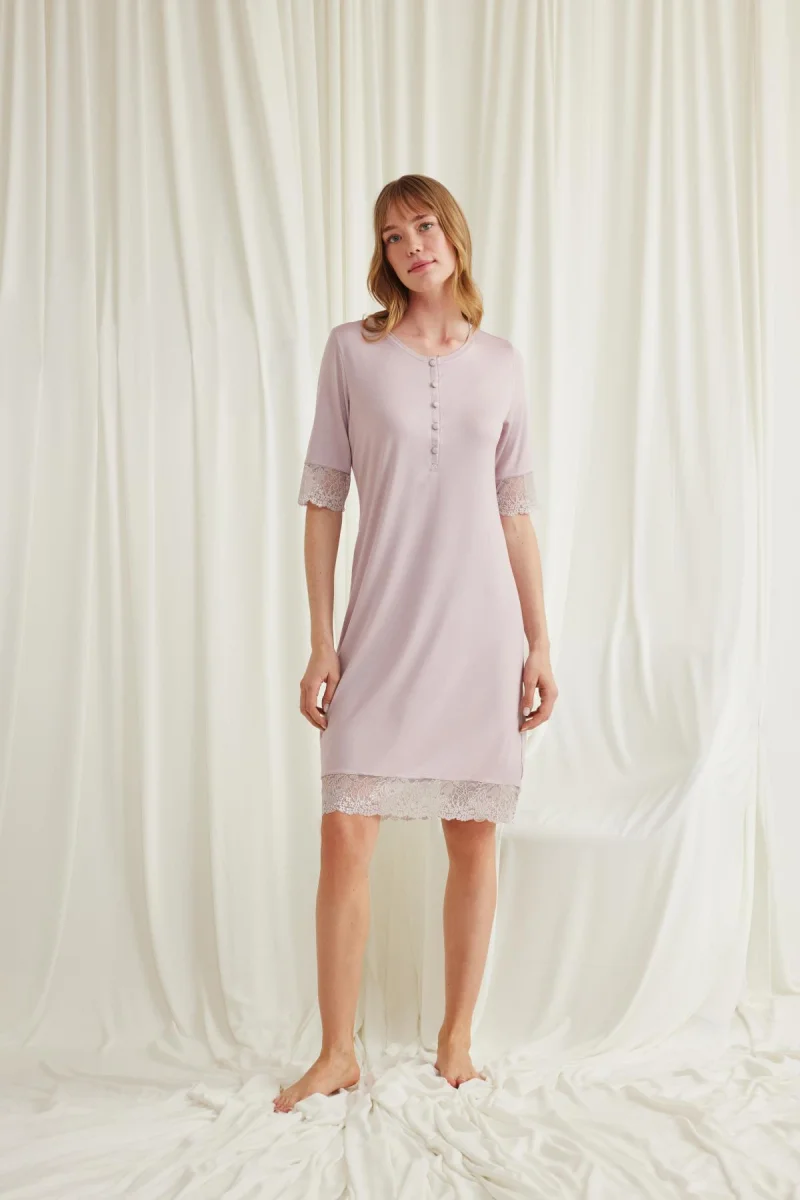 Dantel Detaylı Kısa Kollu Ve Önü Düğmeli Gecelik