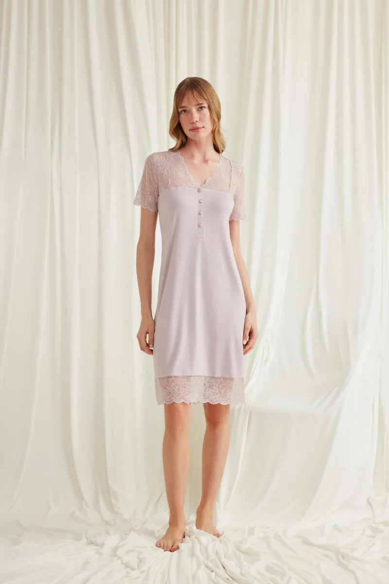 Yakası Kolu Omzu Ve Etek Ağzı Dantelli Önü Düğmeli Gecelik